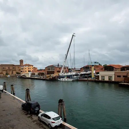 L'alba Dei Pescherecci Vista Canale