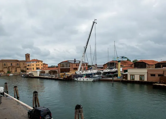 L'alba Dei Pescherecci Vista Canale